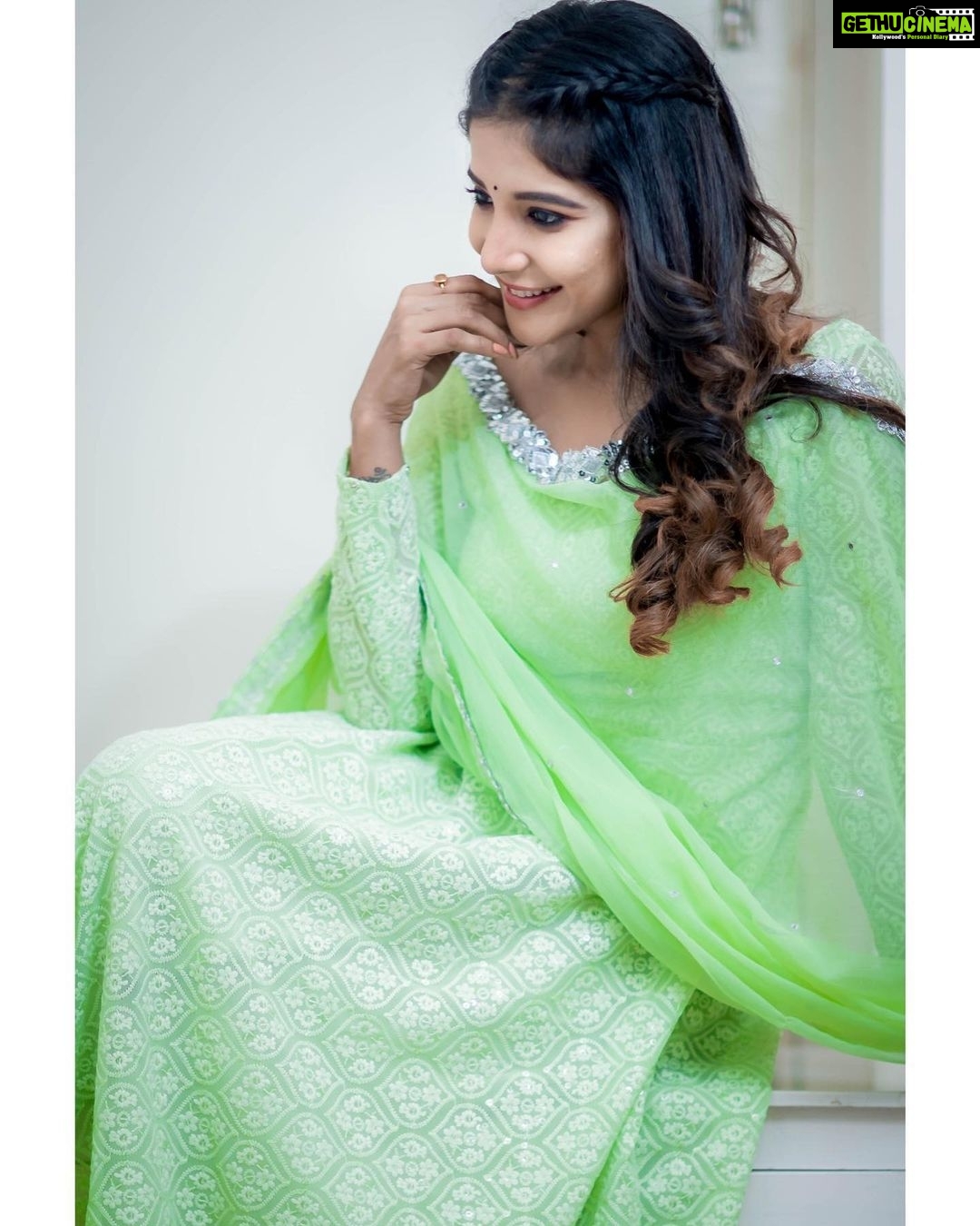 Sakshi Agarwal Instagram - Nothing is more impressive than a person who is secure in the UNIQUE way god made her🔥 . @galattadotcom @artistrybyshanu @mani_hairstylist @camerasenthil @vm.cinemas @epsyas Chennai, India