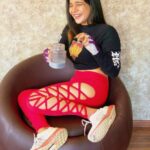 Sakshi Agarwal Instagram - Junk food you have craved for an hour or the body you’ve craved for a lifetime🔥 . What I am eating is Chia seeds, Since so many of you have been asking me about my diet, I am very happy to share❤️ . Chia seed supplement reduces appetite and increases feelings of satiety . Study suggests that chia seeds can support weight loss goals by providing a sense of fullness.. . And guess what it tastes yumm! . Soak it overnight in slim milk and honey and cinnamon and have it in the morning, post workout❤️🤗 . #sakshiagarwal #chiaseeds #workout #motivation #fitness #happy #healthyfood Chennai, India