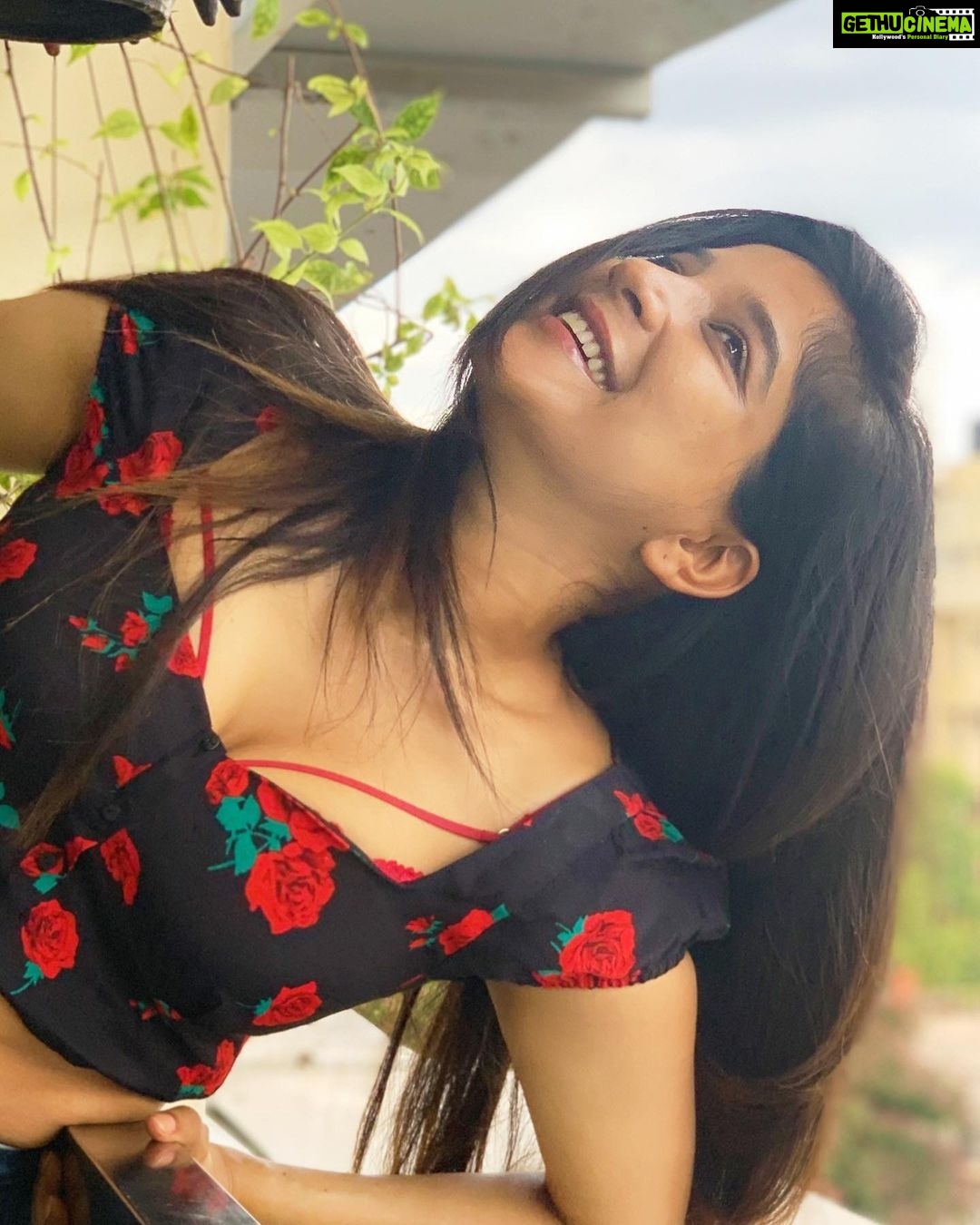 Sakshi Agarwal Instagram - Hapiness is when you feel good about yourself , Without feeling the need for anyone else’s approval😍😍🔥🔥 Chennai, India