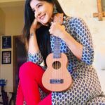 Sakshi Agarwal Instagram - I have decided to pick up new skills in this waiting period as my movie shoots will take some more time to commence again , considering our current situation in India ! . My heart just melts when I hear the Ukelele , so I have decided to try it too🥰🥰 . Whats a new skill that you picked up Or atleast you are considering or would love to learn? It could just be anything to keep you involved , doesn’t even have to be a skill as long as it engages you! Comment below👇👇👇👇👇 . #quarantine #stayhome #staysafe #ukelele #mentalhealth #bepositive #sakshiagarwal #music Chennai, India