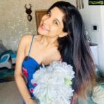 Sakshi Agarwal Instagram – You all and me… times infinity💕💌
.
Adore you guys for the love and affection you have all given me🥰
.
These lovely white camellia flowers are for each one of you for standing strong in this tough time 💖
. 
#staysafe #stayhome #quarantine #white #camellia #flowers #favourite #adore #love #affection #chennai #tamilnadu #foryou #instapic #quarantinelife #lockdown #home  #peaceandlove