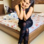 Sakshi Agarwal Instagram - Come on dont be lazy🔥 Get into your workout clothes and shed out the junk🔥🔥 #stayhome #staysafe #quarantine #goals #getfit #fitness #hiitworkout #workout #home