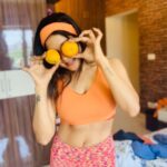 Sakshi Agarwal Instagram - Did you get your Vitamin-C today? . Orange -my happiest colour, fruit and mood! . Boost your immune system this Quarantine! #fitness #quarantine #dontgiveup #savage #workoutgoals #boost #immunesystem #vitaminc #orange #immunityboost #healthy