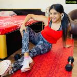 Sakshi Agarwal Instagram - Fall in love with the process Of becoming the best version of yourself🥰🥰🔥🔥 . #quarantine #stayfit #stayhealthy #fitness #workout #motivation #magic #hardworkpaysoffs #proud #body #homeworkout #sakshiagarwal Chennai, India