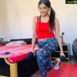 Sakshi Agarwal Instagram - Fall in love with the process Of becoming the best version of yourself🥰🥰🔥🔥 . #quarantine #stayfit #stayhealthy #fitness #workout #motivation #magic #hardworkpaysoffs #proud #body #homeworkout #sakshiagarwal Chennai, India