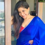 Sakshi Agarwal Instagram - Sky is not the Limit, Its just the beginning😍🥰💓 💖 . . . #nomakeup #nofilter #potrait #mode #wuarantine #stayhome #staypretty #lockdown #bebeautiful #saree #sareelove #traditional #ethnic #bold #beautiful #elegant #sakshiagarwal #blue #classic
