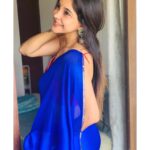 Sakshi Agarwal Instagram – Beauty is being comfortable 
and 
confident in your own skin🔥🔥🔥
And 
I like it Classic💖💫✨
.
#nomakeup #nofilter #potrait #mode #wuarantine #stayhome #staypretty #lockdown #bebeautiful #saree #sareelove #traditional #ethnic #bold #beautiful #elegant #sakshiagarwal #blue #classic