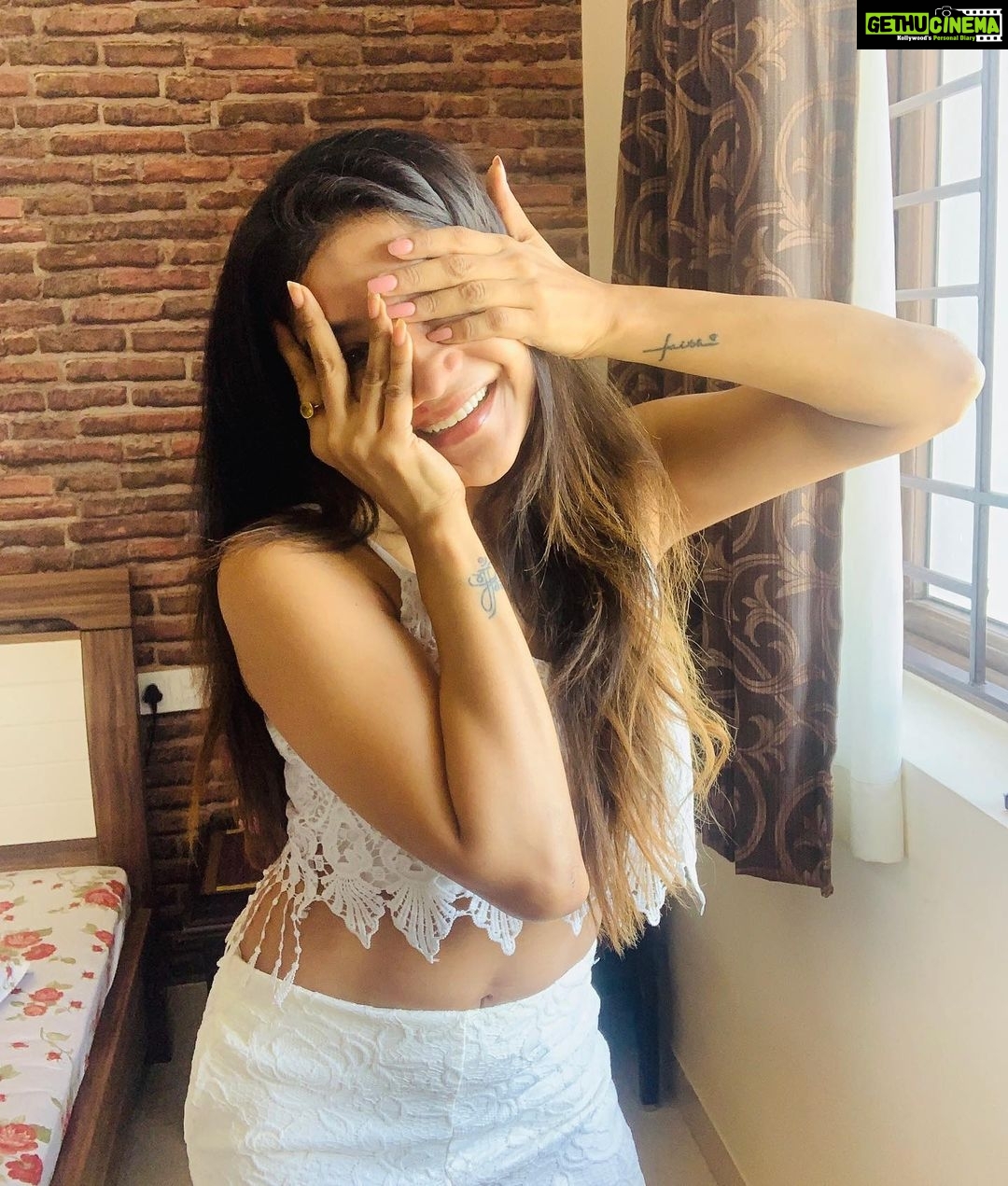 Sakshi Agarwal Instagram - When I end up playing “hide and seek “ with “Funshine”😝💖🥰 . #quarantine made me do it❤️ #stayhome #stayhealthy #games #quarantinelife #keepgoing #smiling #magic #happy #stufftoys #funshine #instapic #instadaily #instagood #beingpositive