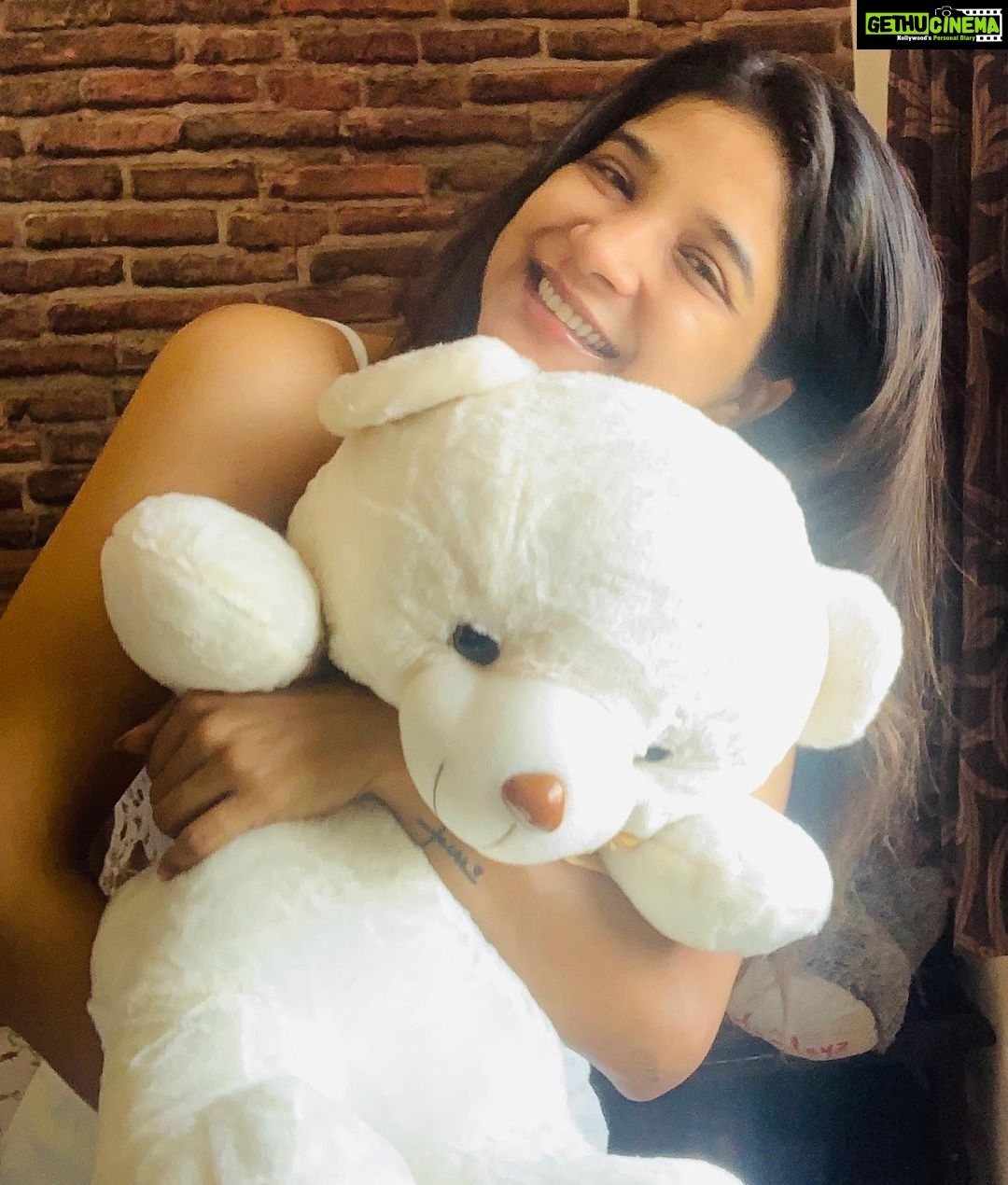 Sakshi Agarwal Instagram - When I end up playing “hide and seek “ with “Funshine”😝💖🥰 . #quarantine made me do it❤️ #stayhome #stayhealthy #games #quarantinelife #keepgoing #smiling #magic #happy #stufftoys #funshine #instapic #instadaily #instagood #beingpositive