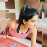 Sakshi Agarwal Instagram - One arm push-up! #quarintine #workout #stayfit #stayhealthy