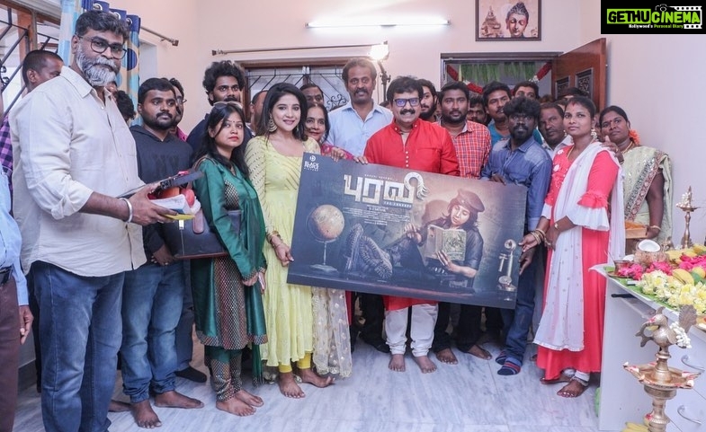 Sakshi Agarwal Instagram - Super happy to have started this wonderful venture #Puravi Thank you one and all #blackpeoplepictures #Ssumathi productions @GJSATHYA3 Directorial Music #BMohammedAadhip Lyrics @KuKarthk DOP #GopiJagadeeshwaran Editing #ManiKumar, #RaghuSethuraman Art #mspMadhan @Sheimour @AganalM @onlynikil Wardrobe : @chakrabortymukta Mua : @arupre_makeup_artist Chennai, India