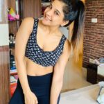 Sakshi Agarwal Instagram - I dont SWEAT I SPARKLE!! Get HIGH on FITNESS🔥🔥 🔥 #workoutlikeabeast #quarantine #dontgiveup #savage #workoutgoals #motivate #inspire #dontcare #justbeyourself #beproudofyourself #dogoodthings #helpothers #spreadpositivity #homeworkout #stayhome #staysafe #workingonmyfitness #abs #sixpackcomingsoon #fitness #postworkoutpic #biggboss #biggbosstamil #biggbossseason3 #biggbosstamil3 #sakshiagarwal