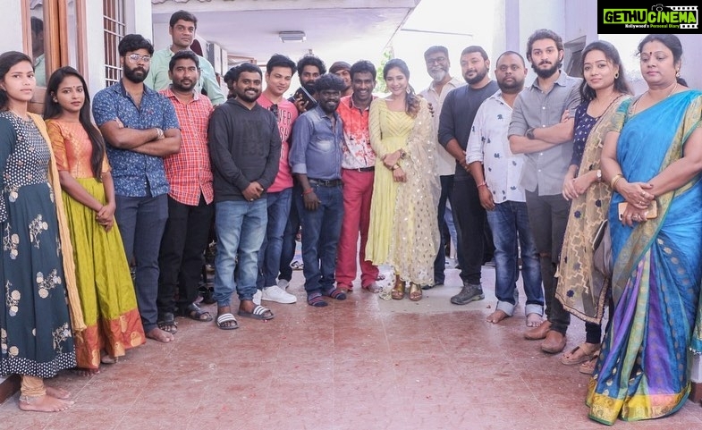 Sakshi Agarwal Instagram - Super happy to have started this wonderful venture #Puravi Thank you one and all #blackpeoplepictures #Ssumathi productions @GJSATHYA3 Directorial Music #BMohammedAadhip Lyrics @KuKarthk DOP #GopiJagadeeshwaran Editing #ManiKumar, #RaghuSethuraman Art #mspMadhan @Sheimour @AganalM @onlynikil Wardrobe : @chakrabortymukta Mua : @arupre_makeup_artist Chennai, India