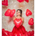 Sakshi Agarwal Instagram – Happy valentines Day to all my sweethearts out here❤️❤️
Especially the single ones💖Love can be felt in any form💖
.
.
All I ever wanted is love and I am grateful to each one of you for all the love that you have showered over me❤️❤️
.
.
This day lets celebrate friendship, love and relationships. Lets forgive and forget and just bask in the warmth of true genuine affection from one another be it your mother, father, sister, friend, better- half, grandparents or even a stranger walking on the road. .
.
Compassion is humanity evolving💋
@fab_by_faiza 
@sarancapture @sangeethamakeoverartistry
#valentinesday2020 #valentines #red #love #friendship #balloons🎈 #instapic Egmore