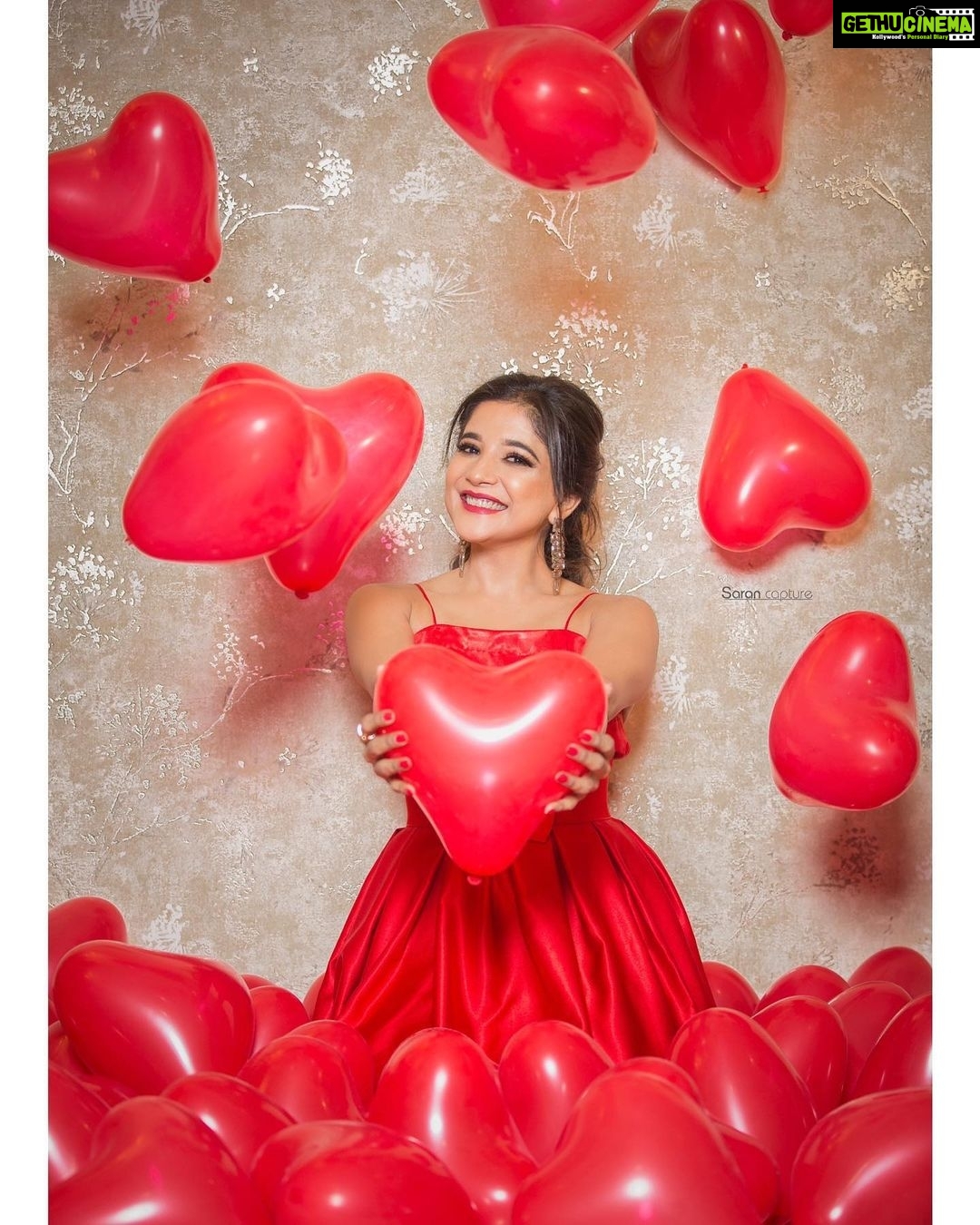 Sakshi Agarwal Instagram - Happy valentines Day to all my sweethearts out here❤️❤️ Especially the single ones💖Love can be felt in any form💖 . . All I ever wanted is love and I am grateful to each one of you for all the love that you have showered over me❤️❤️ . . This day lets celebrate friendship, love and relationships. Lets forgive and forget and just bask in the warmth of true genuine affection from one another be it your mother, father, sister, friend, better- half, grandparents or even a stranger walking on the road. . . Compassion is humanity evolving💋 @fab_by_faiza @sarancapture @sangeethamakeoverartistry #valentinesday2020 #valentines #red #love #friendship #balloons🎈 #instapic Egmore