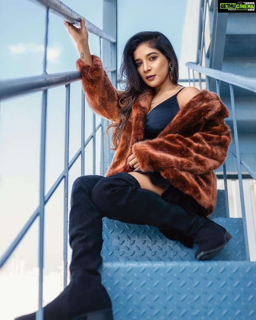 Sakshi Agarwal Instagram - Remember to be as Smart as you are ! #SheMagazine Styling: @rebeccamaria_becky | @farahmohamed247 . Photography: @maheshwarun.photography . Assist: @dante_boy_hastagging . HMU: @charmingbridesbysd . Accessories: @staplesandstatementsofficial . Hospitality: @ambassadorhotelsgroup . She Team: @its_mani_kandan | @prasanna__b | @jagdeesh_rajamani | @rajeshkumar__s | @call_me_as_sk_fan