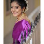 Sakshi Agarwal Instagram - Smiles are free but they are worth a lot :-) 🌸 . . . . . Saree :- @shasmahi_theboutique Makeup :- @fathi_hairandmakeup Hair :- @pushplatahairandmakeup Clicks :- @maheshwarun.photography