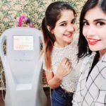 Sakshi Agarwal Instagram - Thank you @dr.bhairavi for bringing in such awesome quick procedures that helps me rejuvenate my skin❤️💋 @dr.bhairavi #sygmalift @unblemishacnelab @bevellmedisaloon