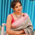 Sakshi Agarwal Instagram - My look for “ Namma vettu Natchathiram” Telecast on Jan16th , 8am onair @kalaignartvofficial #kalaignartv #pongal #special #candid #saree Saree - @ange.in @okjsignet Jewllery - @okjthejewellerystore Styling - @anitageorgez Makeup- @fathi_hairandmakeup Click by- @immanphotography