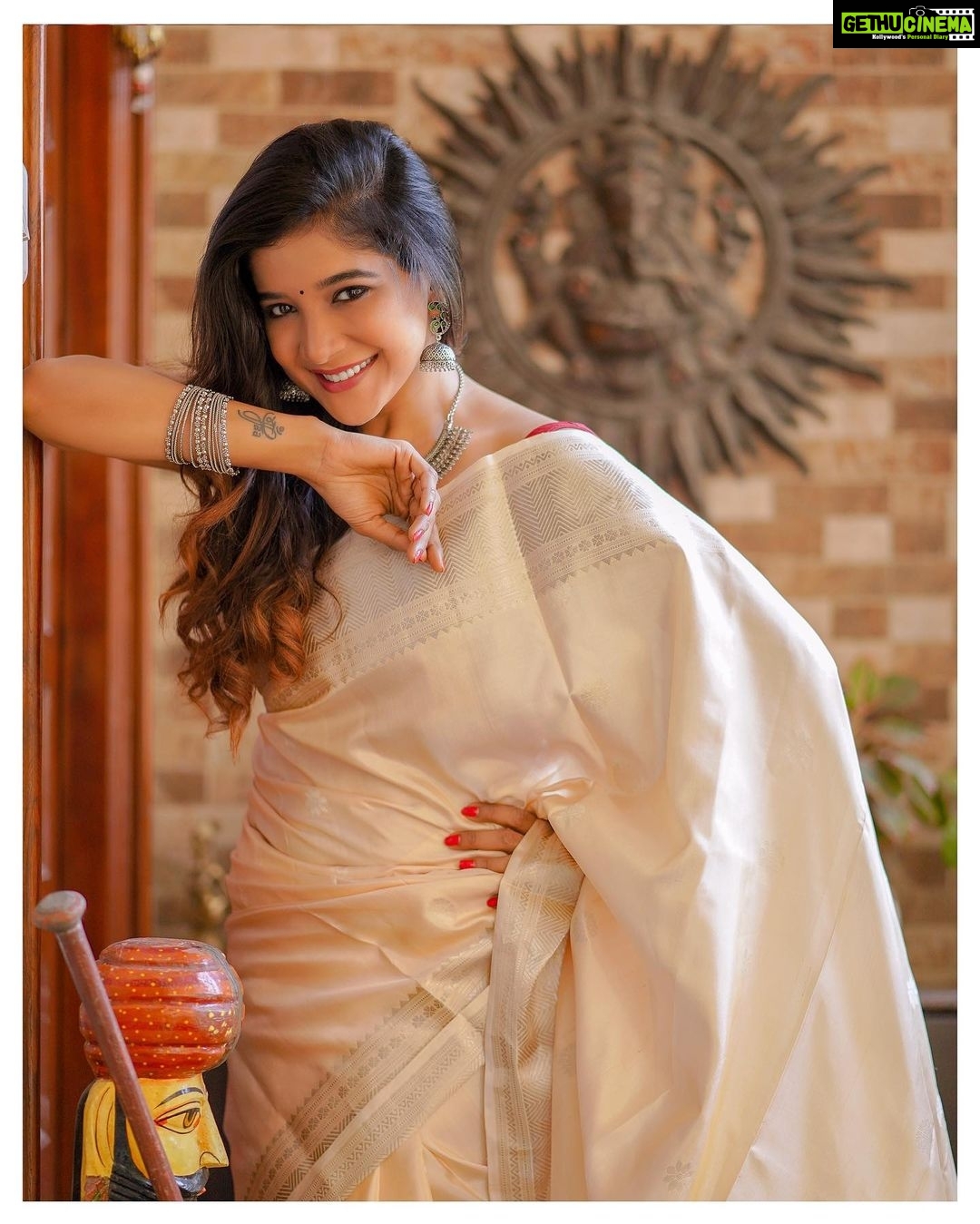 Sakshi Agarwal Instagram - A Garden of Love can grow based on how kind you are to others🌸 @mabia_mb @maheshwarun.photography @fathi_hairandmakeup @pushplatahairandmakeup @teamaimpro #pongal #vikatan #saree #traditional #festival Chennai, India