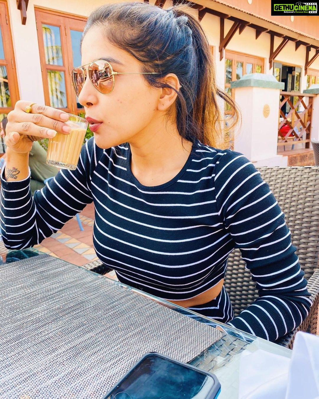 Sakshi Agarwal Instagram - Somethings never change! always a routine to keep my mind free, happy and relaxed , that's my Ginger tea For me 🥰 This time in “cutting” style😇 ITC Grand Goa