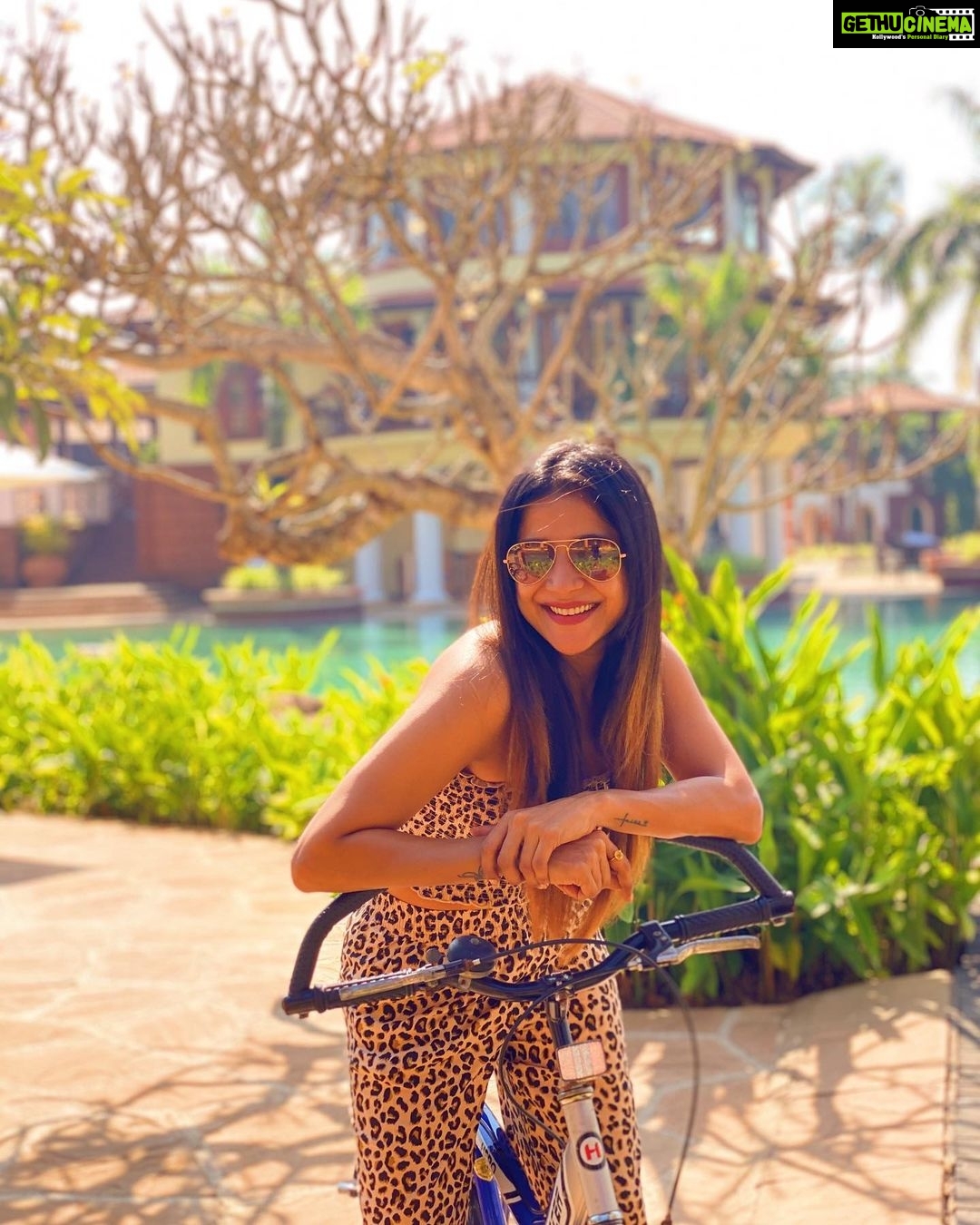 Sakshi Agarwal Instagram - Each ride is a celebration of self- love🚴♂️🌈 ITC Grand Goa