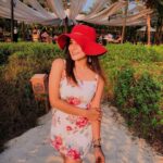 Sakshi Agarwal Instagram - deep breaths, one step at a time🌸 #goa #vacay #holiday #travel #adventure #newvibes #red #floral #hat #styleoftheday #smile #beach #instabeach ITC Grand Goa