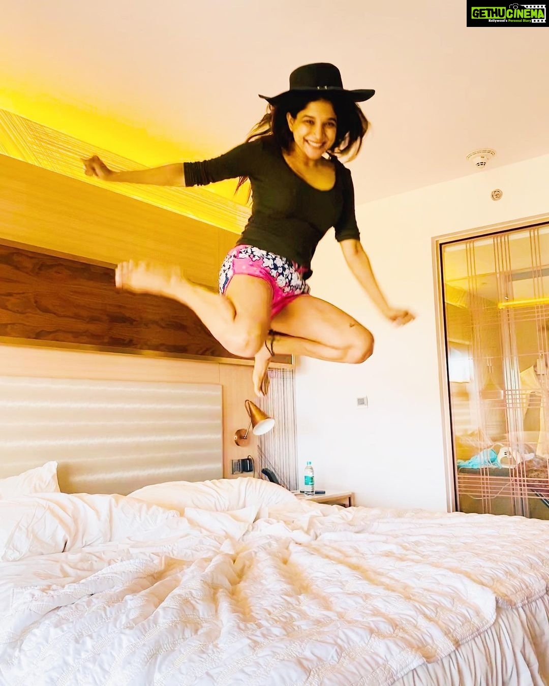 Sakshi Agarwal Instagram - You think I am crazy?? See me when I am in the best of my moods❤️ #goa #vaction #jumpingonbed #crazy #happymood #lovemylife Calangute
