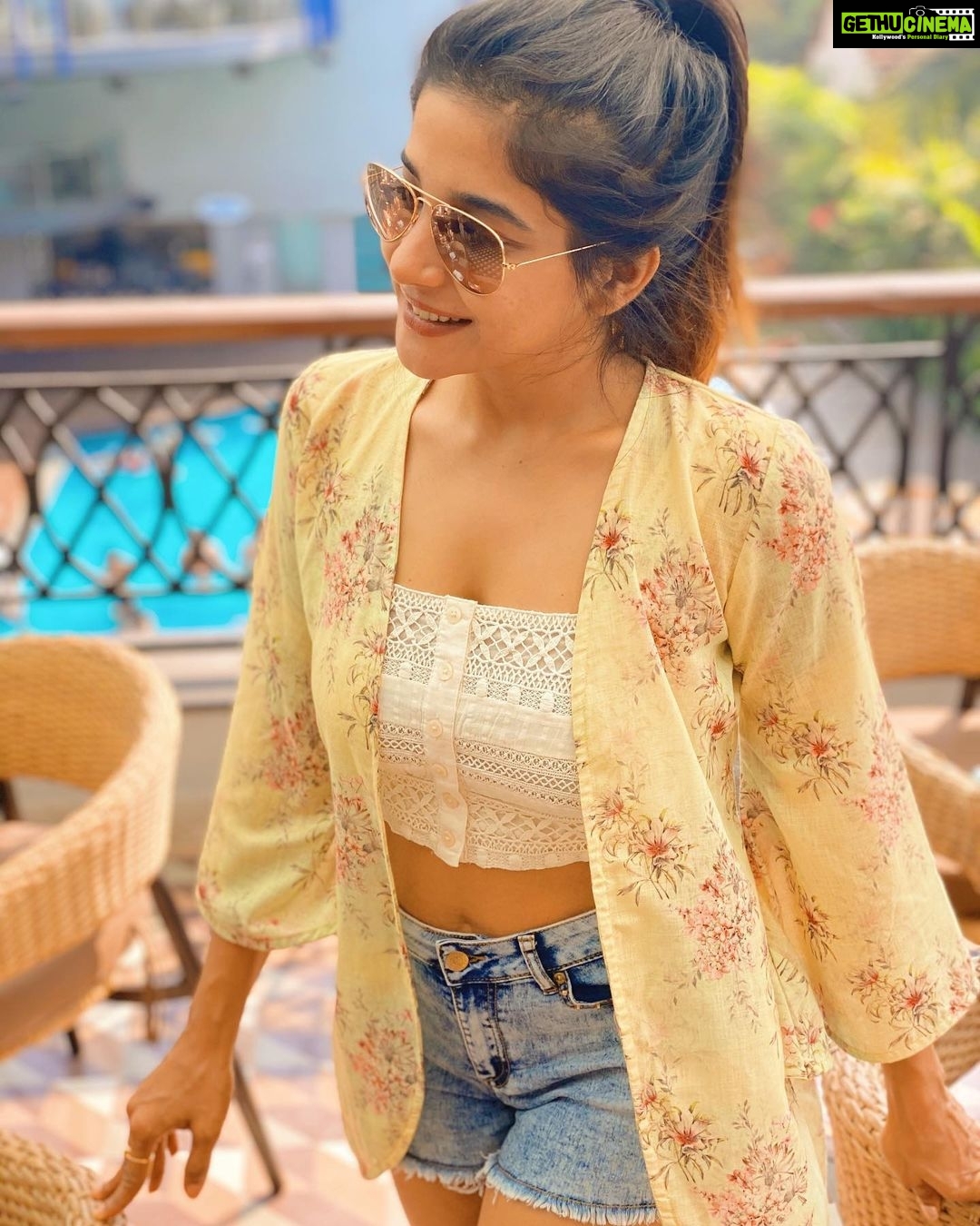 Sakshi Agarwal Instagram - Guess where i m off to? #chilling #excitement
