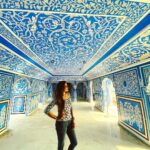 Sakshi Agarwal Instagram - Bringing colour to my skies😇😇 May this Christmas bring colour to all YOUR lives! Love you all to the moon and back❤️❤️ City Palace, Jaipur