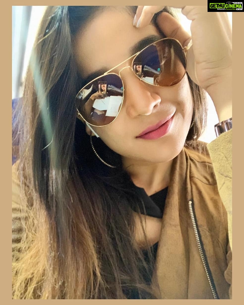 Sakshi Agarwal Instagram - Officially my Holiday trip started 😎