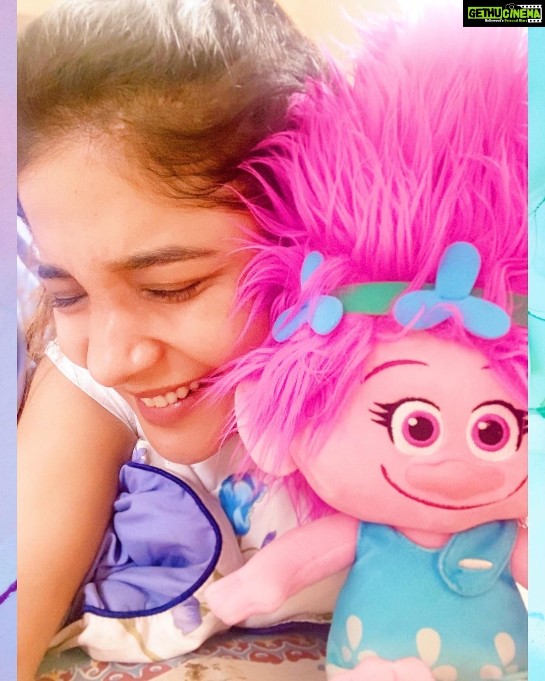 Sakshi Agarwal Instagram - Start the day and Dress like Princess Poppy! Keep trolling all the way💖 Trolls are anyway my favourite🤣🤣🤣 Ps: Pun intended✌️✌️ #biggboss #biggbosstamil #biggbossseason3 #biggbossarmy