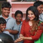 Sakshi Agarwal Instagram - It was my pleasure to meet the kids & I noticed that these kids have a lot of talent in them . Now , It feels very happy than anything else :-) @ekantastudio @karthikakphotography