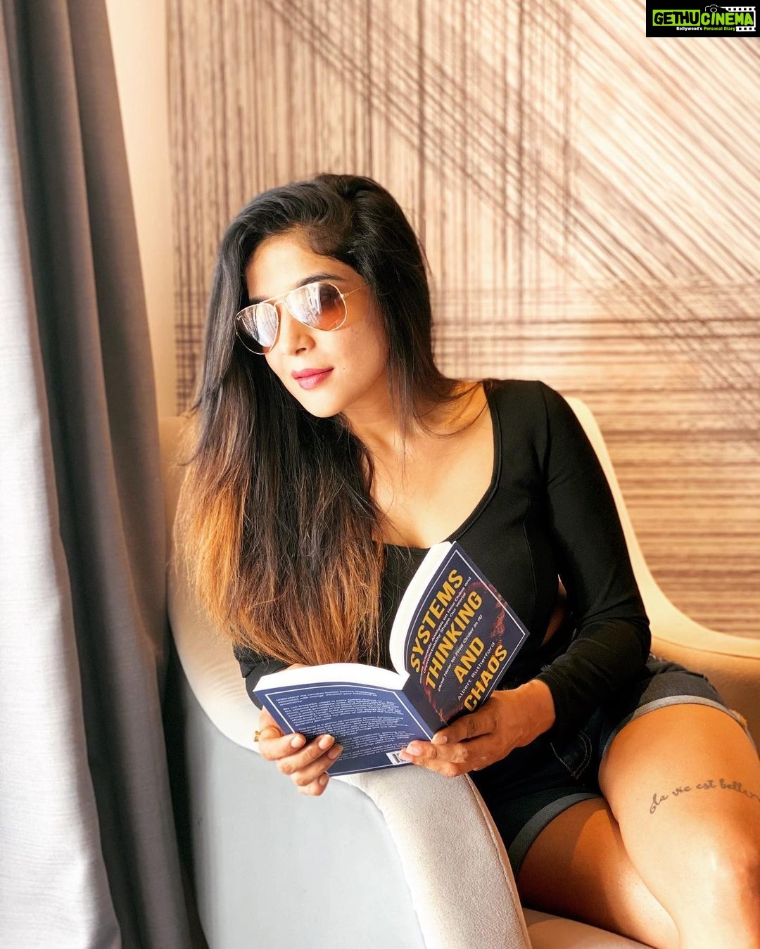 Sakshi Agarwal Instagram - When it Rains, look for Rainbows🌈 When its Dark, look for Stars💥 When its Sunny , look Your Best💋