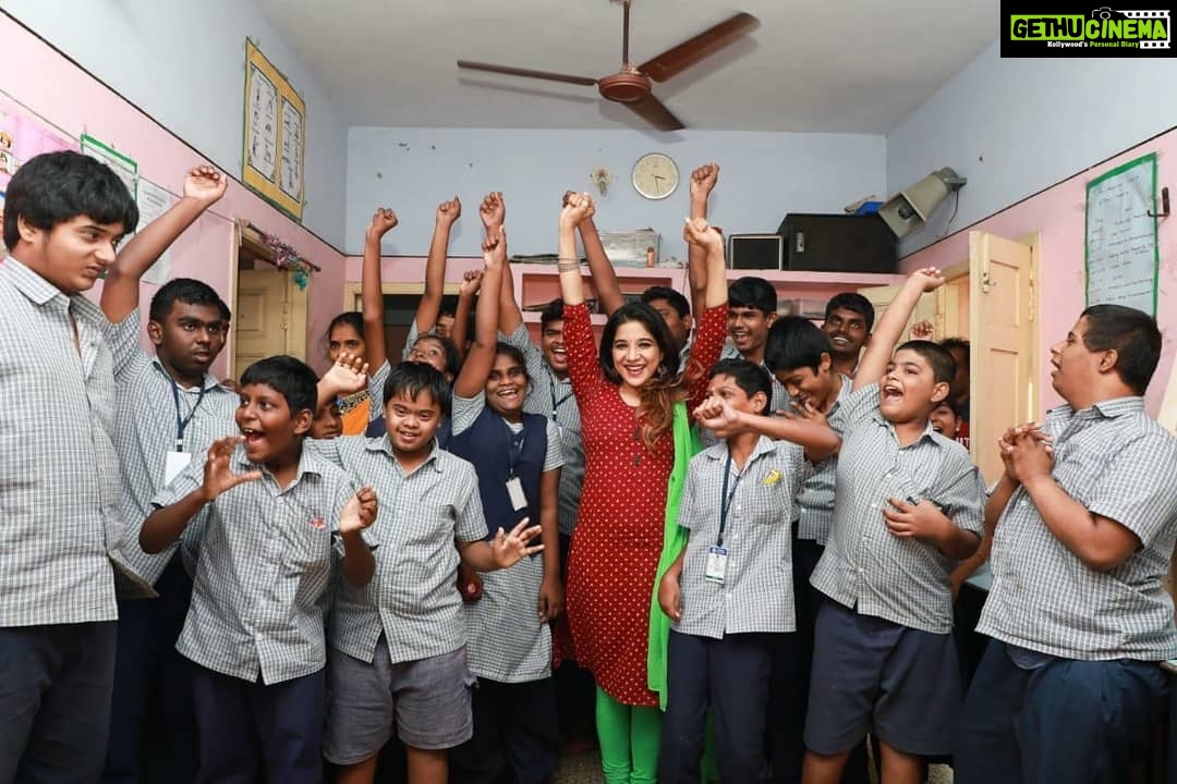 Sakshi Agarwal Instagram - It was my pleasure to meet the kids & I noticed that these kids have a lot of talent in them . Now , It feels very happy than anything else :-) @ekantastudio @karthikakphotography