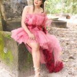 Sakshi Agarwal Instagram - My favorite pose- Calendar shoot #Naayab presented by @fab_by_faiza @abdul33211 Felt like a doll💖 @viji_sharath @makeup_sharathbhushan @alex_judeson