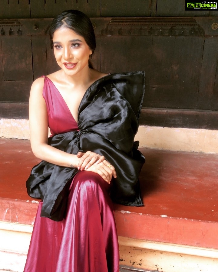 Sakshi Agarwal Instagram - Lets rock today ❤️❤️ #Naayaab #calendar #launch @fab_by_faiza @alex_judeson @viji_sharath @makeup_sharathbhushan @abdul33211