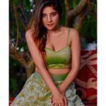 Sakshi Agarwal Instagram - 🌿 @vasanthan_kumarasamy @suhanyalingamofficial @fathi_hairandmakeup @pushplatahairandmakeup @atmaretouch Chariot Beach Resorts
