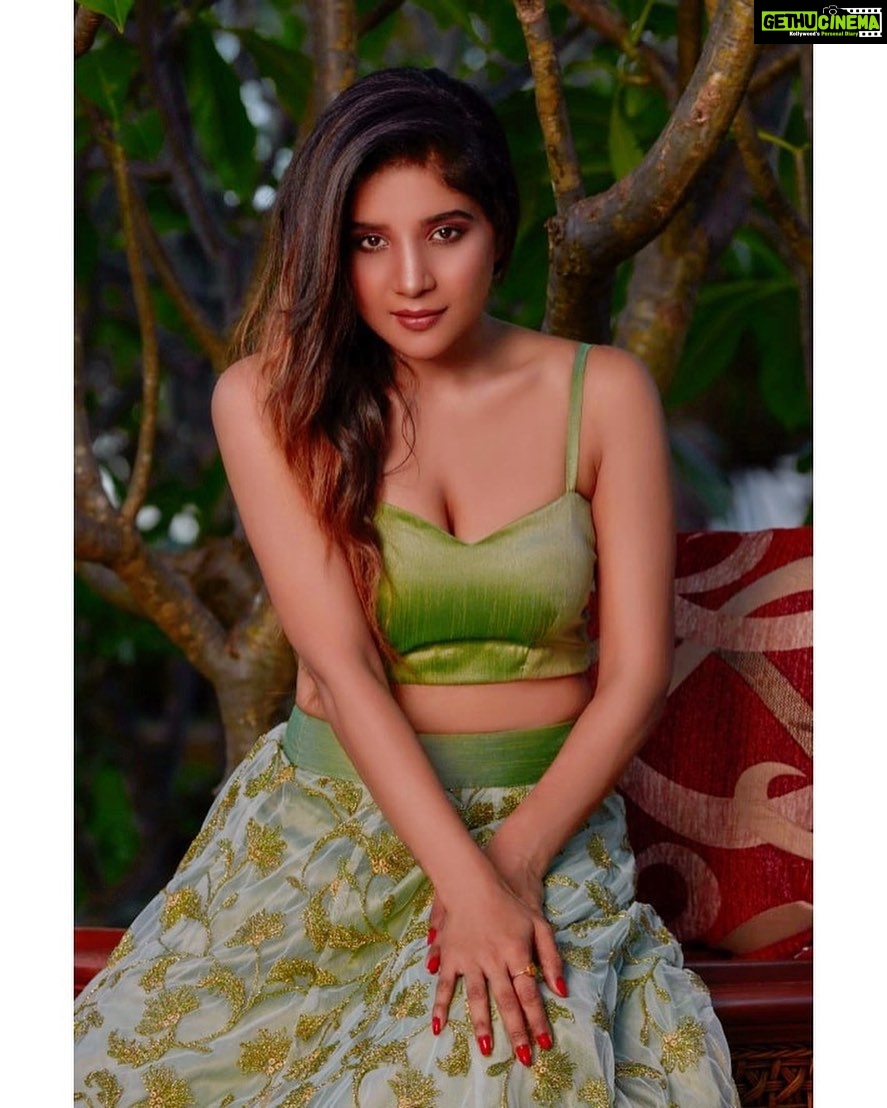 Sakshi Agarwal Instagram - 🌿 @vasanthan_kumarasamy @suhanyalingamofficial @fathi_hairandmakeup @pushplatahairandmakeup @atmaretouch Chariot Beach Resorts