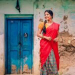 Sakshi Agarwal Instagram - Some pictures that never seize to catch to your attention❤️ . #candid #villagegirl #villagelife #girlnextdoor #sakshiagarwal Chennai, India