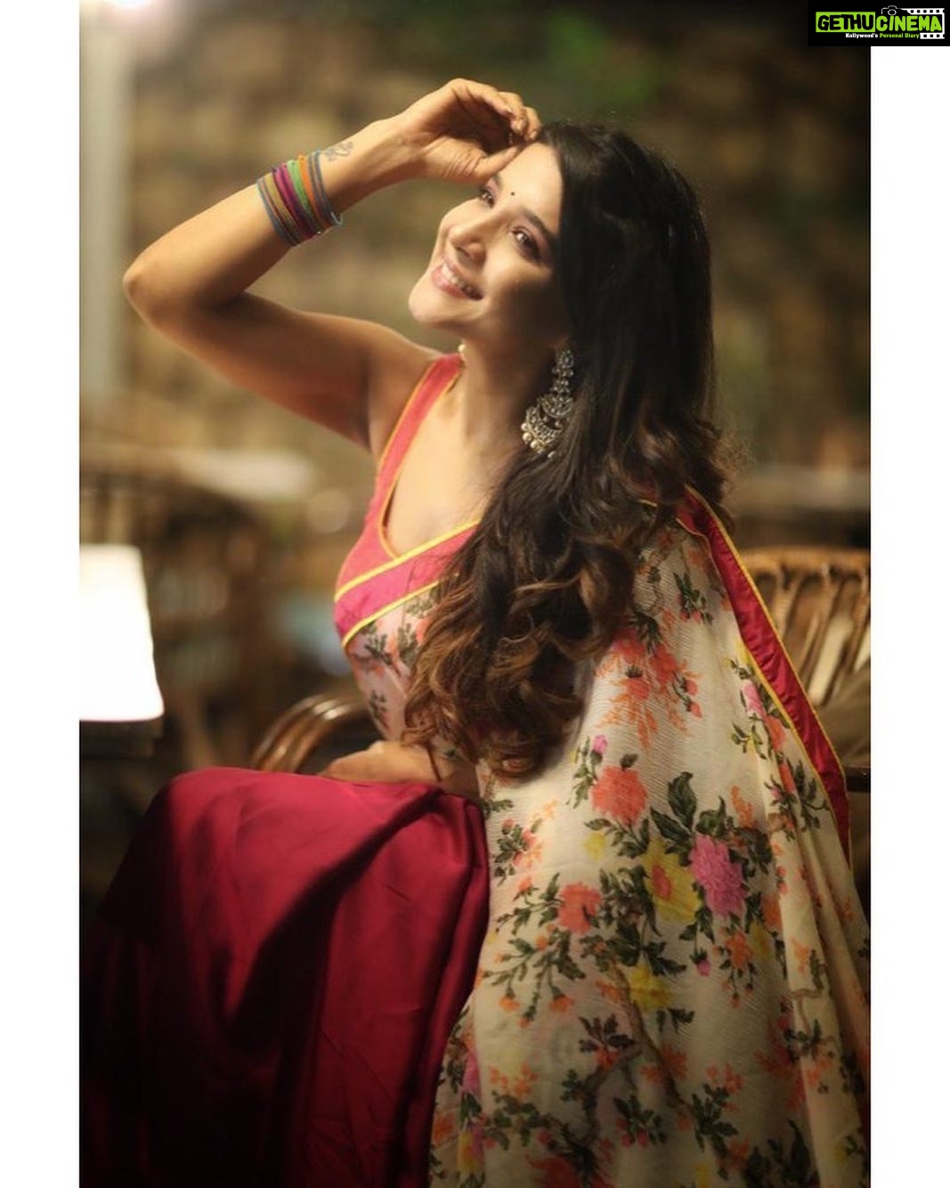 Sakshi Agarwal Instagram - No beauty shines better than that of a genuine heart❤️ @camerasenthil @fathi_hairandmakeup @_ruchikothari @fineshinejewels HAMSA