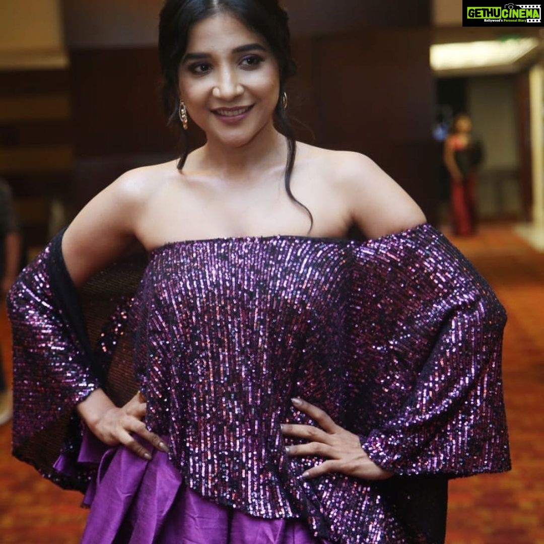 Sakshi Agarwal Instagram - I'm so happy to launch our #Naayaab Calendar 2020 . it was an awesome moment when @cherandirector Anna , @namita.official mam , @itssujavarunee & my buddy @athulyaofficial graced the event with their presence . Luv u all :-)