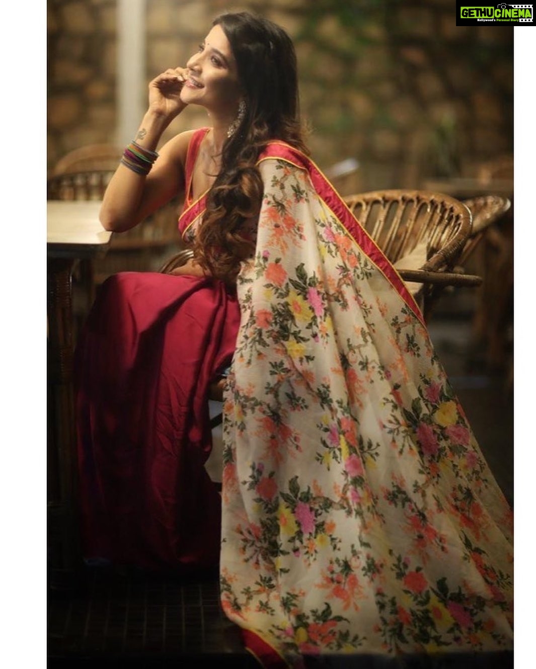 Sakshi Agarwal Instagram - No beauty shines better than that of a genuine heart❤️ @camerasenthil @fathi_hairandmakeup @_ruchikothari @fineshinejewels HAMSA