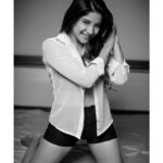Sakshi Agarwal Instagram - 🖤She sees in black and white🖤 🖤Thinks in Greys🖤 🖤But Loves in Colour🖤 @kiransaphotography