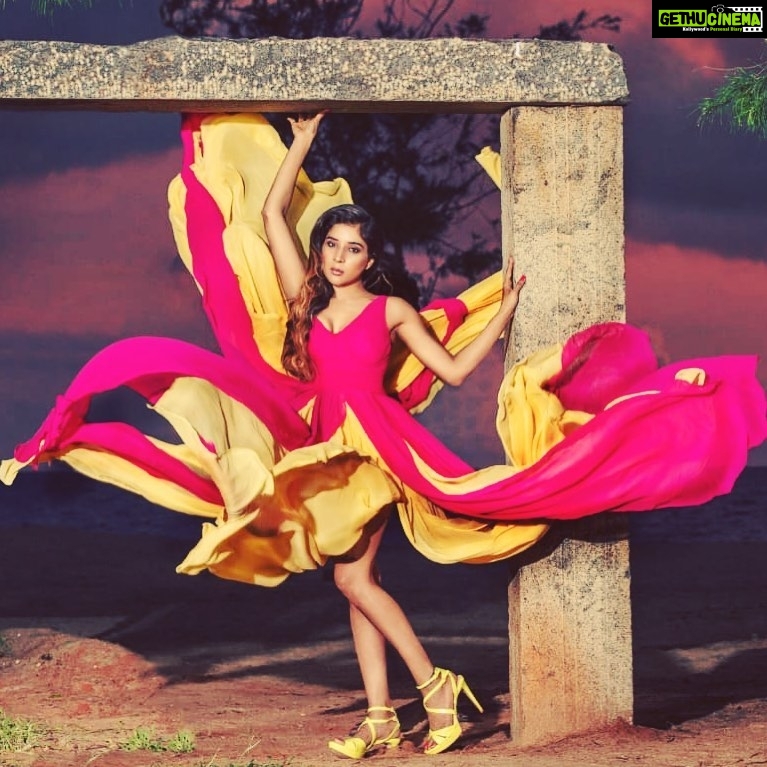Sakshi Agarwal Instagram - A wild woman rises like a PHOENIX from the ashes of her life, To become the HEROINE Of her own LEGEND @vasanthan_kumarasamy Wardrobe : @epsyas @pushplatahairandmakeup @fathi_hairandmakeup @chariotbeachresorts @proyuvraaj #instagood #instafamous #fashion #kollywood #tamilcinema #actress #passion #style #glamour #gown #diva #sakshiagarwal #biggboss #biggbosstamil #biggboss3 #yellow #pink #tassles #shoot #photography # Chariot Beach Resorts