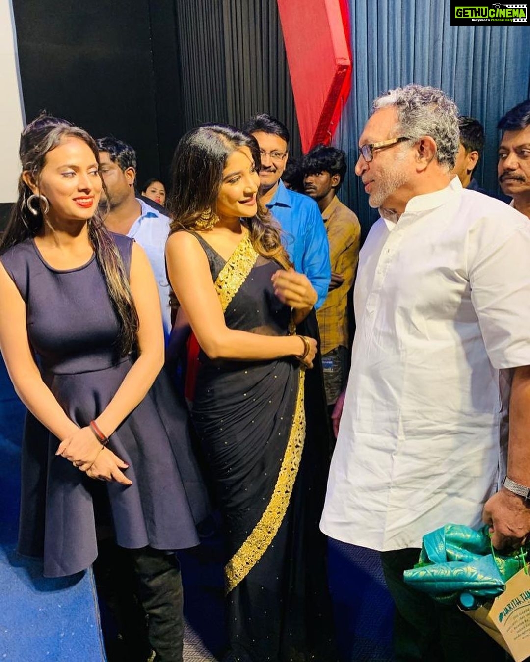 Sakshi Agarwal Instagram - Congratulations to the South Indian Casting Managers Association! Thank you so much for honoring me ❤️❤️ I am blessed to have shared the stage with such big dignitaries! Thank you my family and friends and god for showering this on me☺️ @fab_faizaaestheticboutique