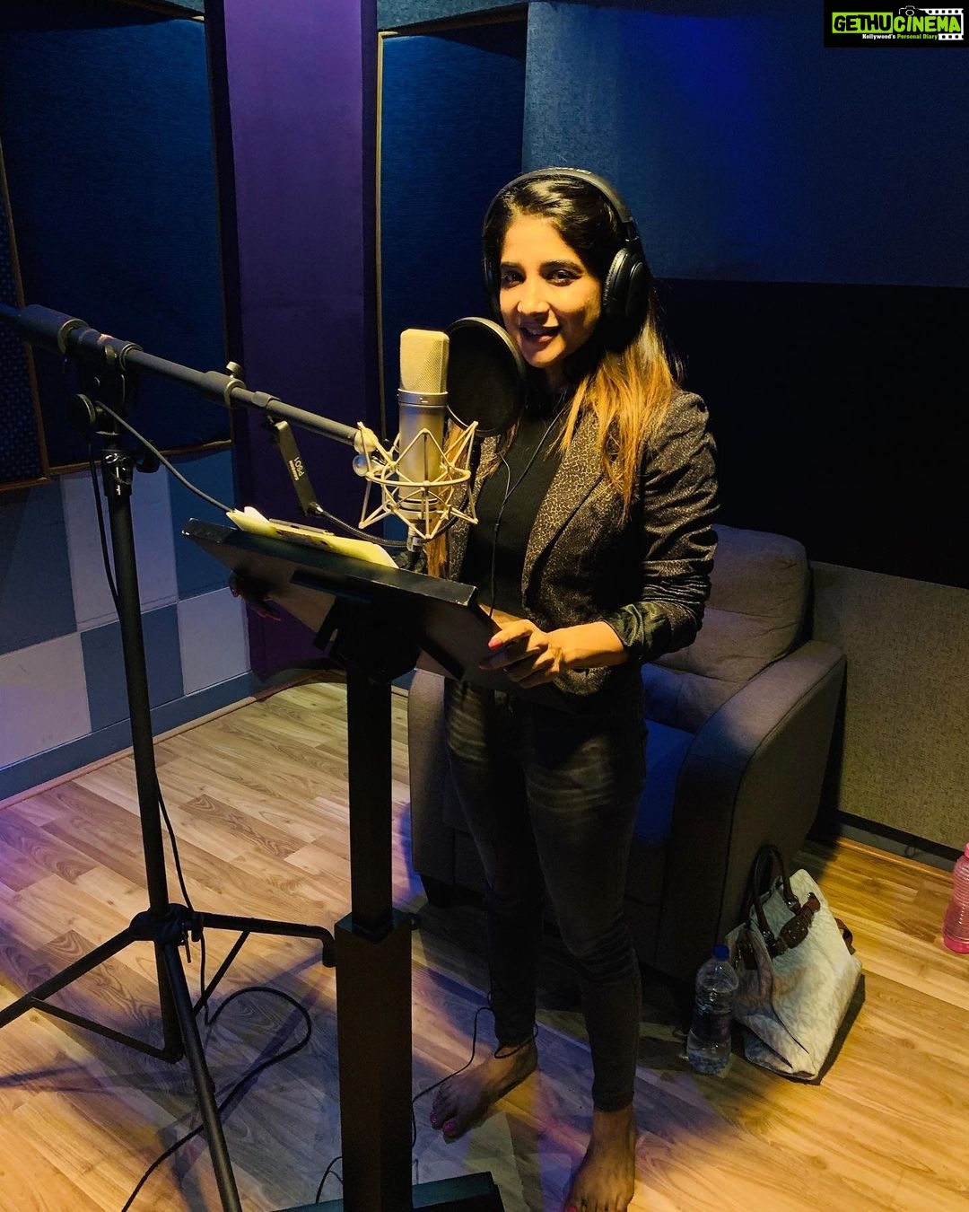 Sakshi Agarwal Instagram - My first experience at #dubbing @vishalreddy_actor #actorvishal film #action directed by #sundarc sir❤️❤️ Loved giving my voice❤️❤️ New avenues opening up❤️
