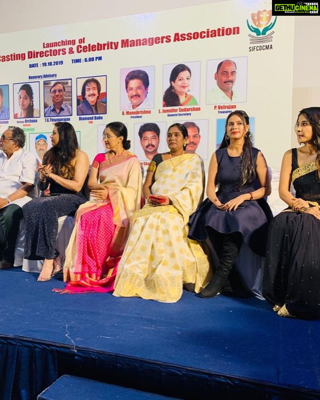 Sakshi Agarwal Instagram - Congratulations to the South Indian Casting Managers Association! Thank you so much for honoring me ❤️❤️ I am blessed to have shared the stage with such big dignitaries! Thank you my family and friends and god for showering this on me☺️ @fab_faizaaestheticboutique