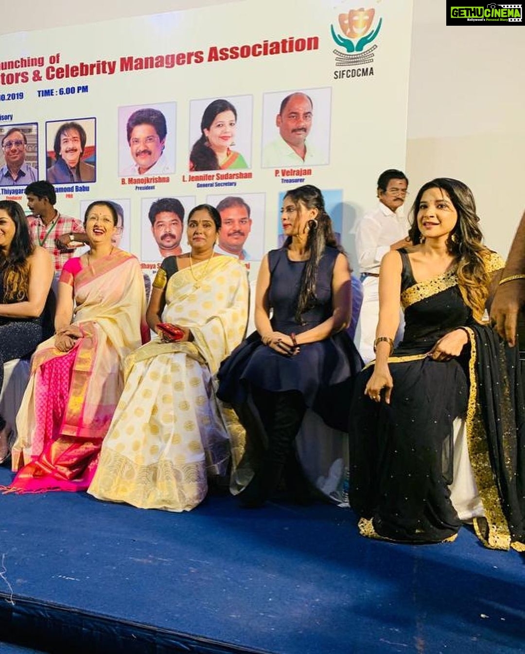 Sakshi Agarwal Instagram - Congratulations to the South Indian Casting Managers Association! Thank you so much for honoring me ❤️❤️ I am blessed to have shared the stage with such big dignitaries! Thank you my family and friends and god for showering this on me☺️ @fab_faizaaestheticboutique
