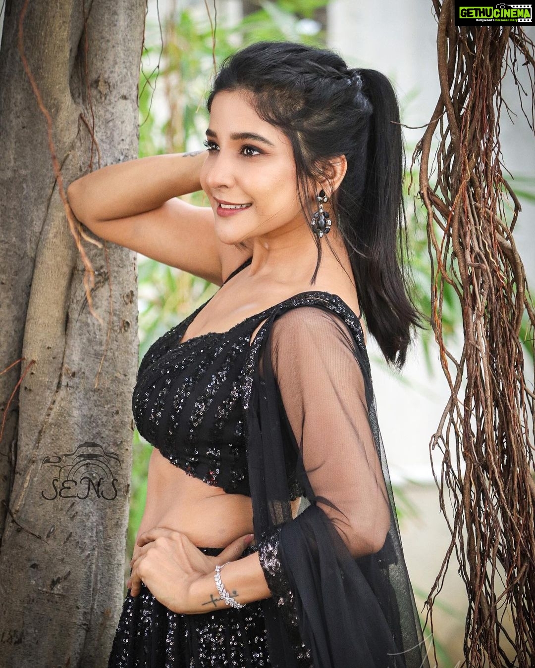 Sakshi Agarwal Instagram - Just me and my happiness in black❤️ . #aranmanai3 #pressmeet #candid #goodday #myfavoutfit❤️ . @sensphotography_ Chennai, India